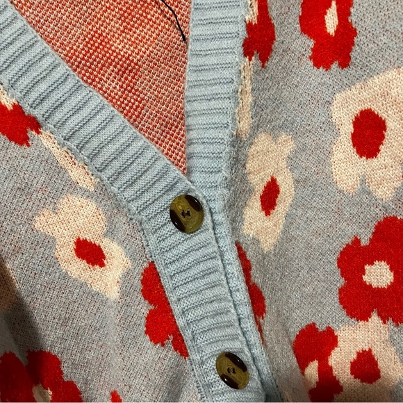 Women's Red and Blue Floral V-Neck Crop Cardigan - Picture 3 of 8